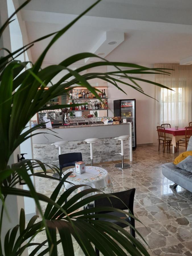 Hotel Barbiani Риччоне Экстерьер фото