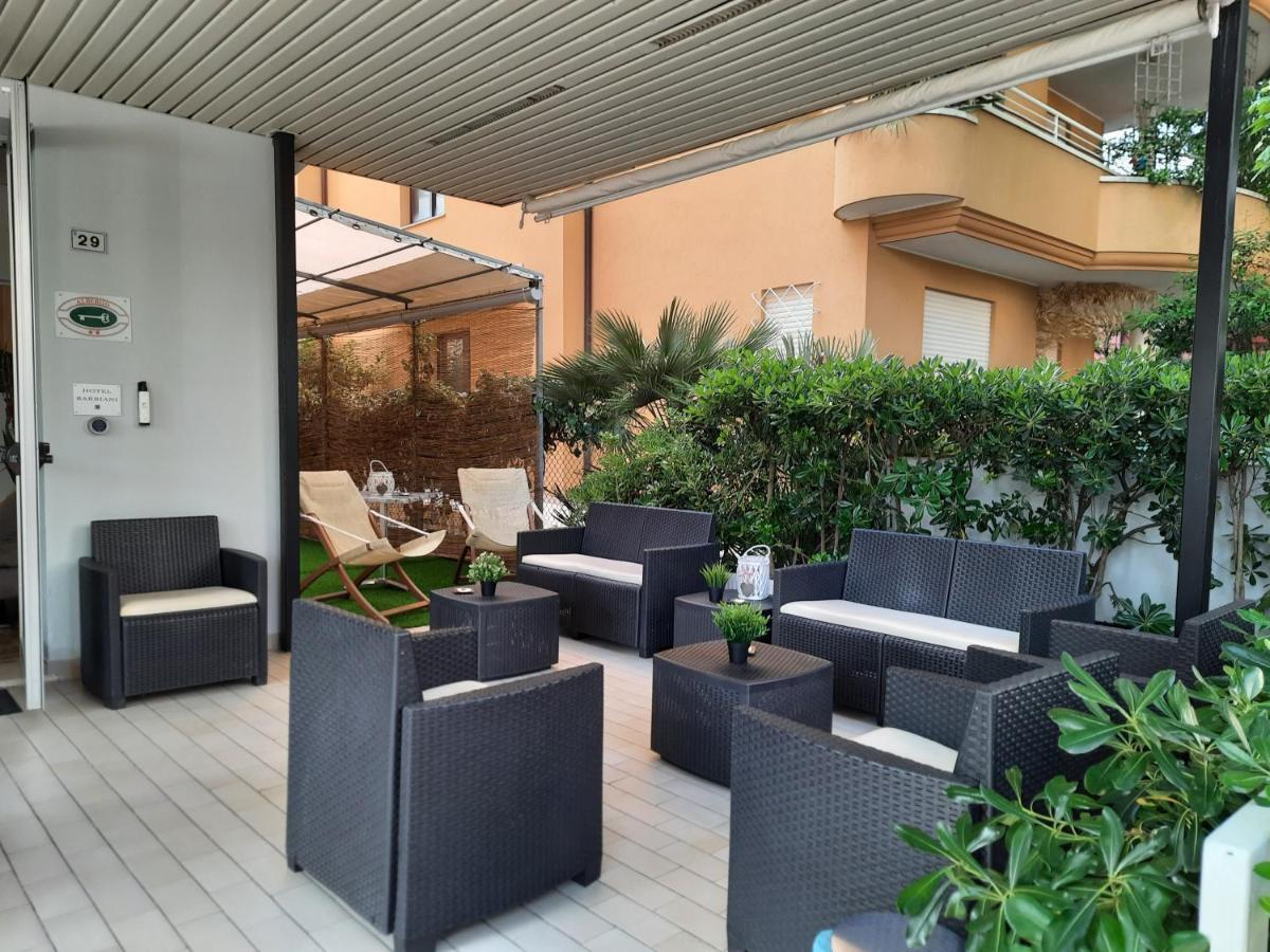Hotel Barbiani Риччоне Экстерьер фото