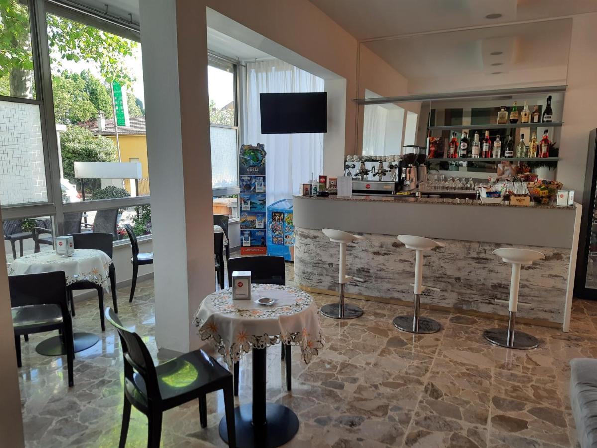 Hotel Barbiani Риччоне Экстерьер фото