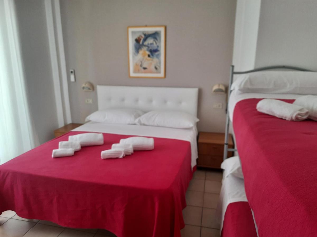 Hotel Barbiani Риччоне Экстерьер фото