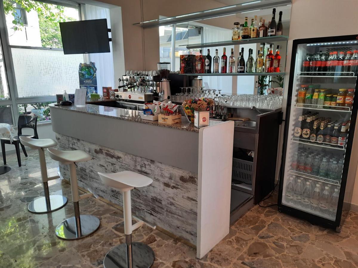 Hotel Barbiani Риччоне Экстерьер фото
