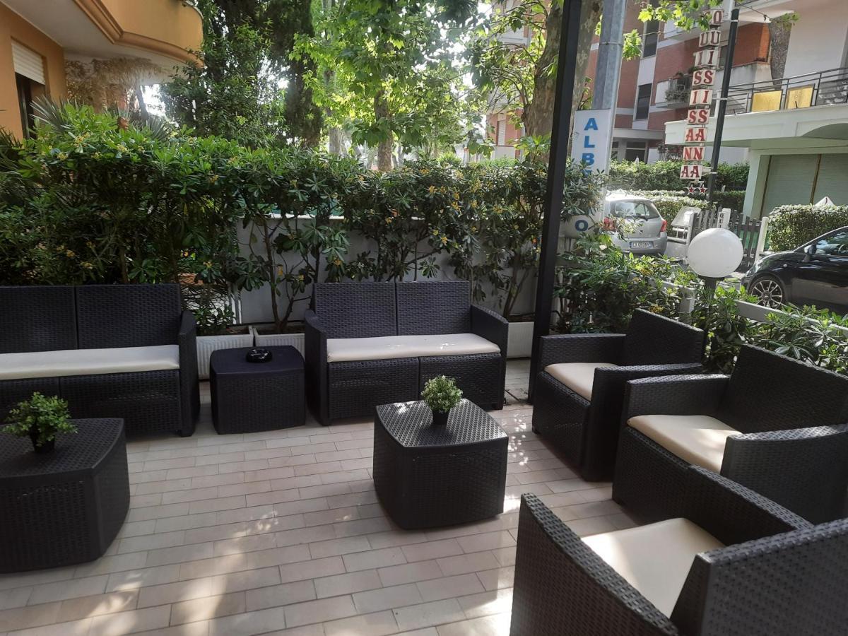 Hotel Barbiani Риччоне Экстерьер фото