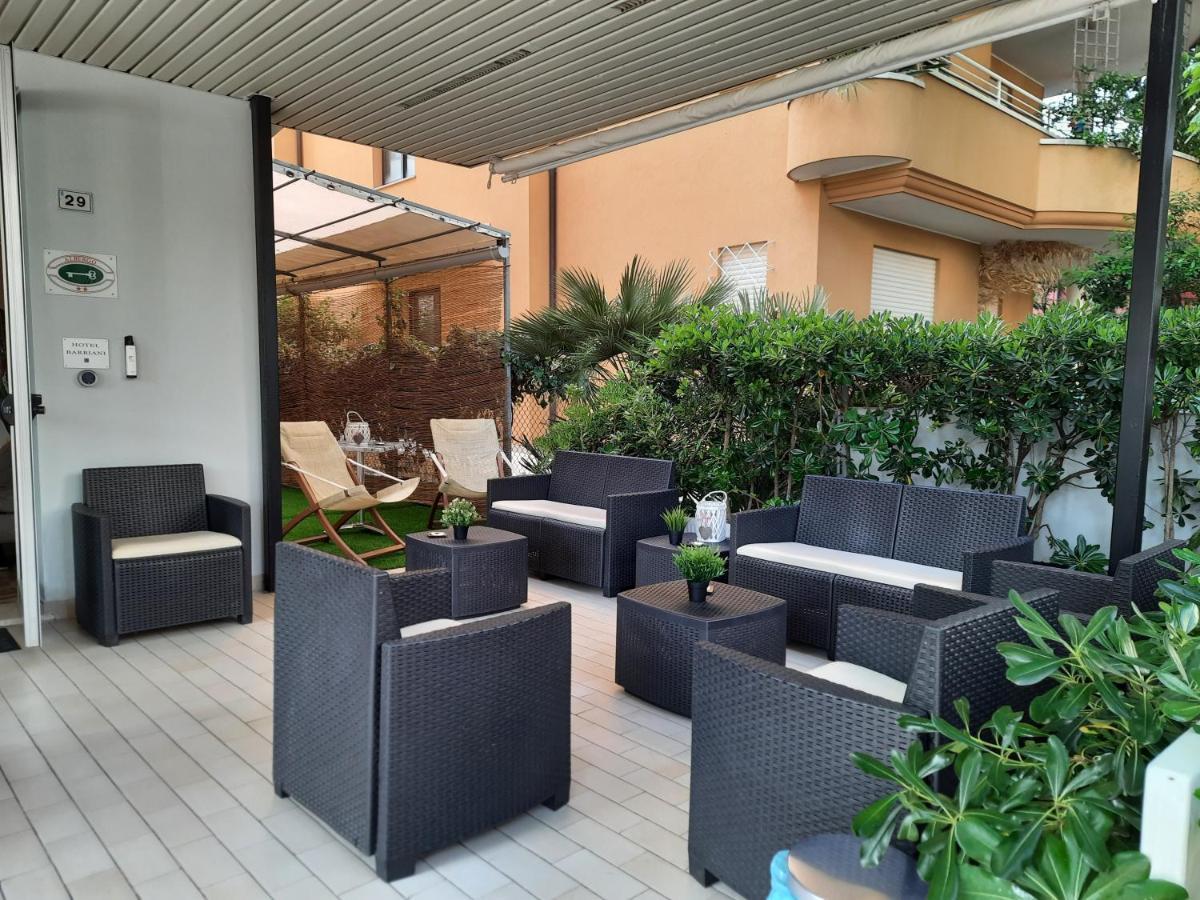 Hotel Barbiani Риччоне Экстерьер фото