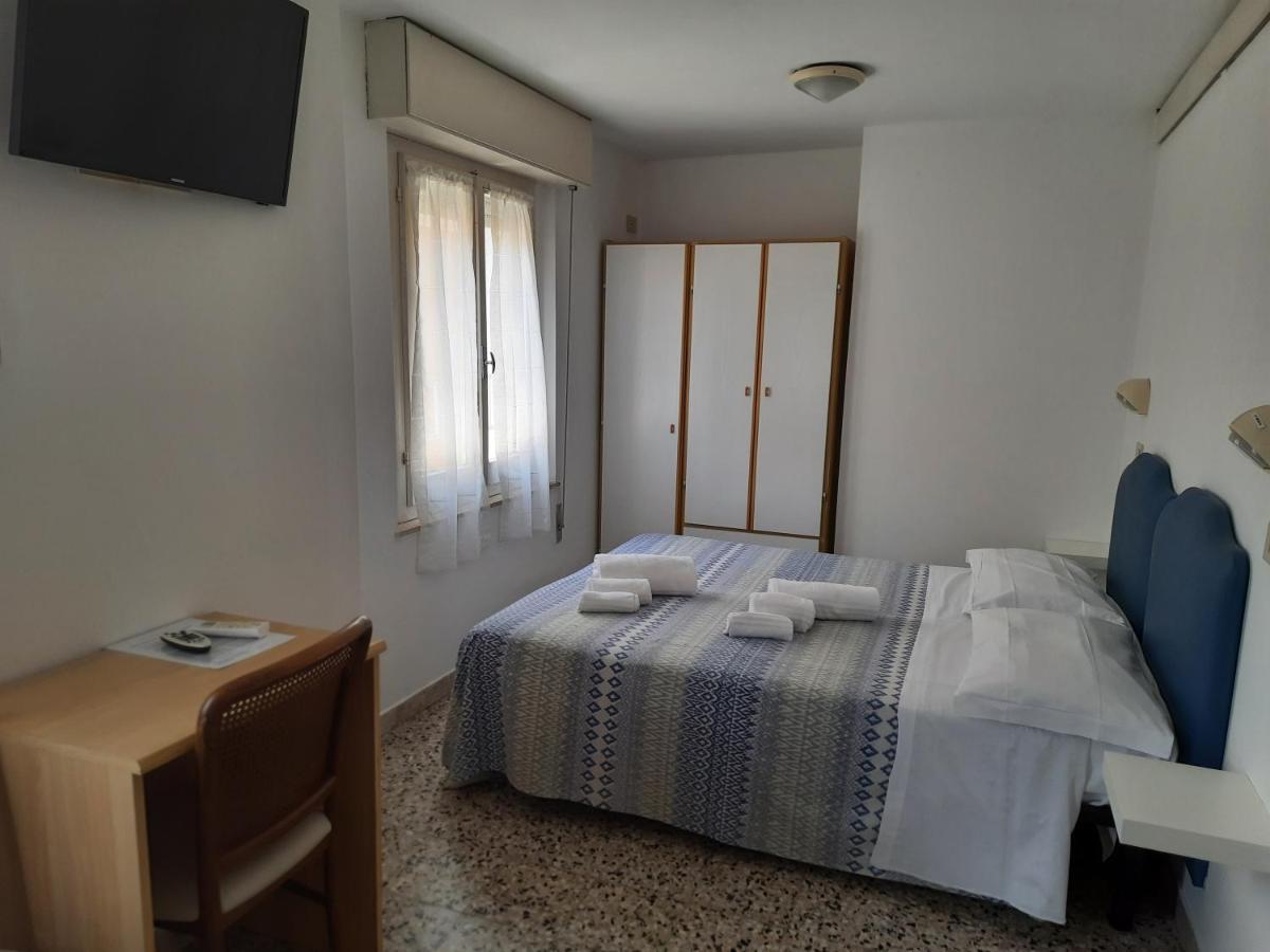 Hotel Barbiani Риччоне Экстерьер фото