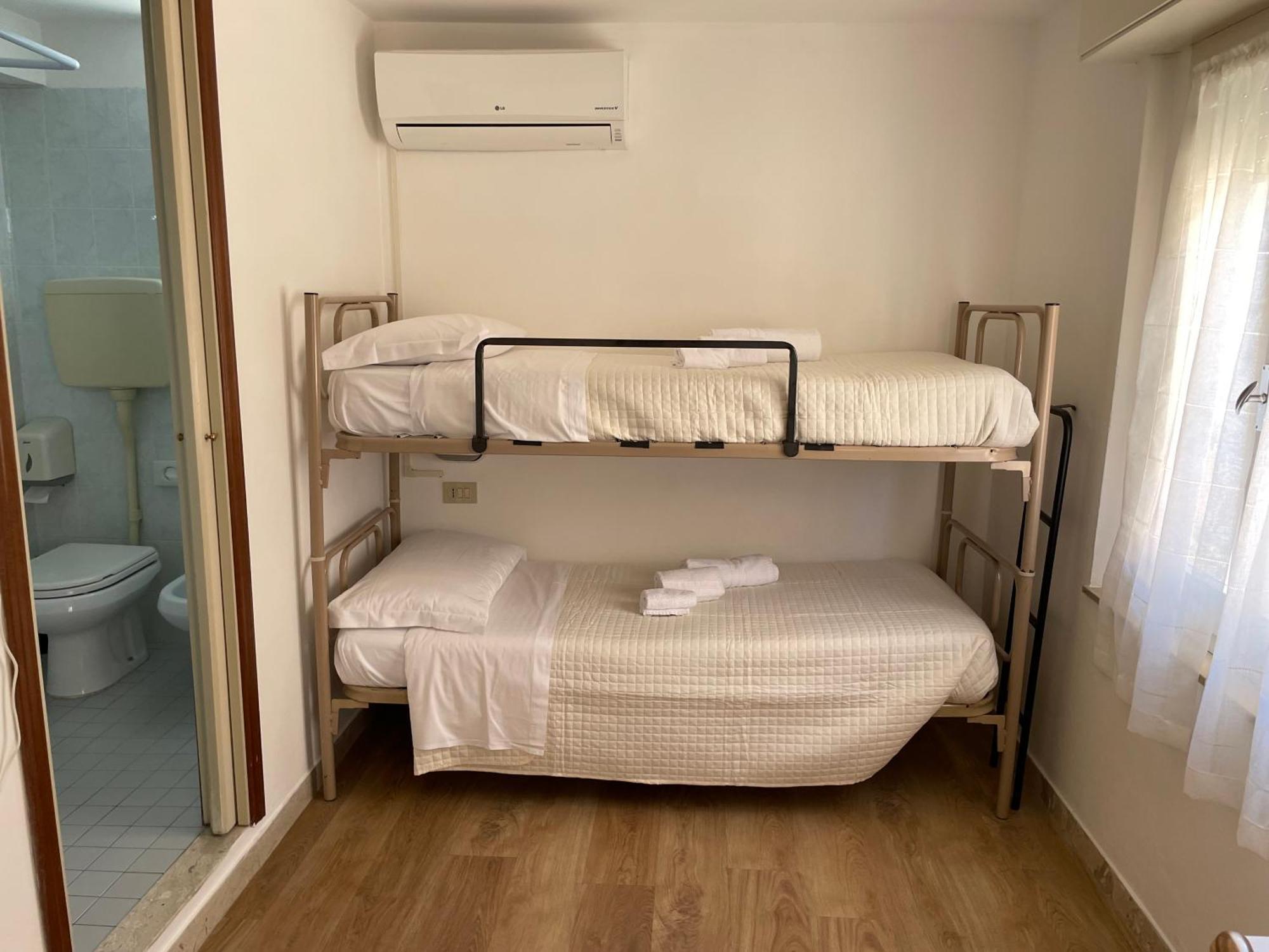 Hotel Barbiani Риччоне Экстерьер фото