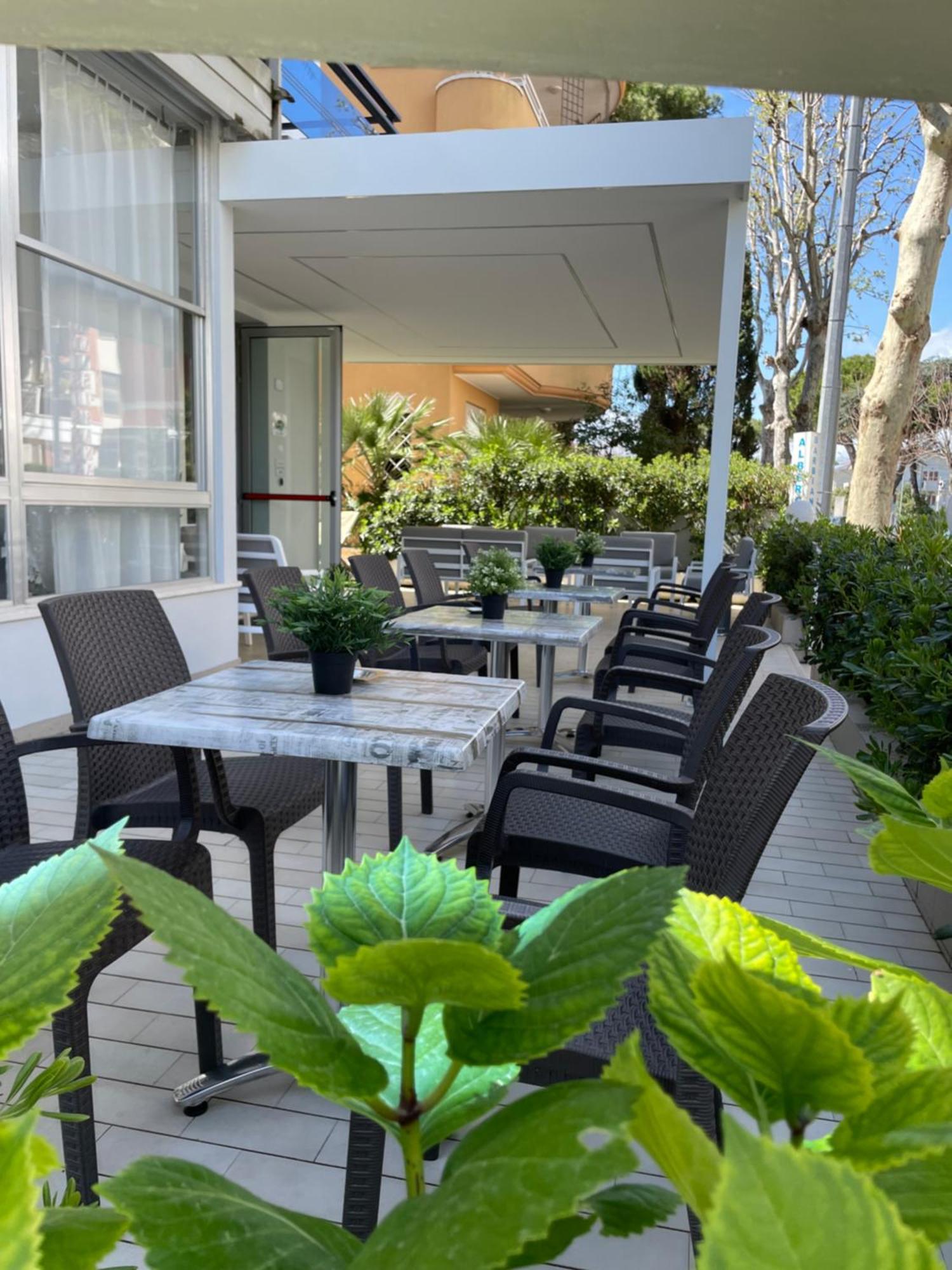 Hotel Barbiani Риччоне Экстерьер фото