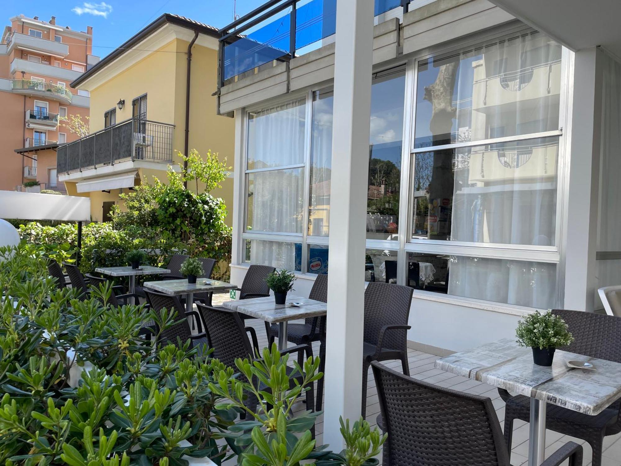 Hotel Barbiani Риччоне Экстерьер фото