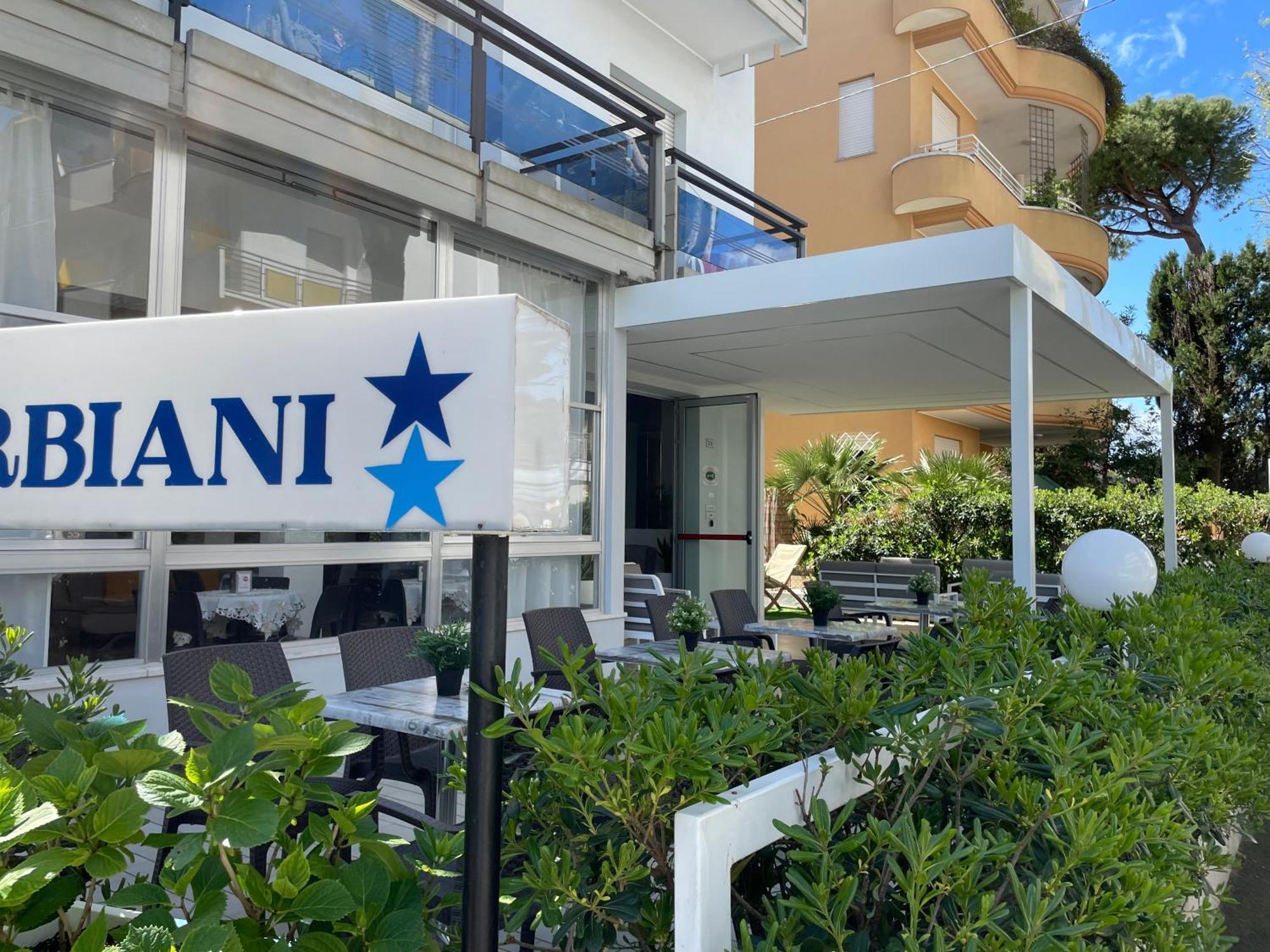 Hotel Barbiani Риччоне Экстерьер фото
