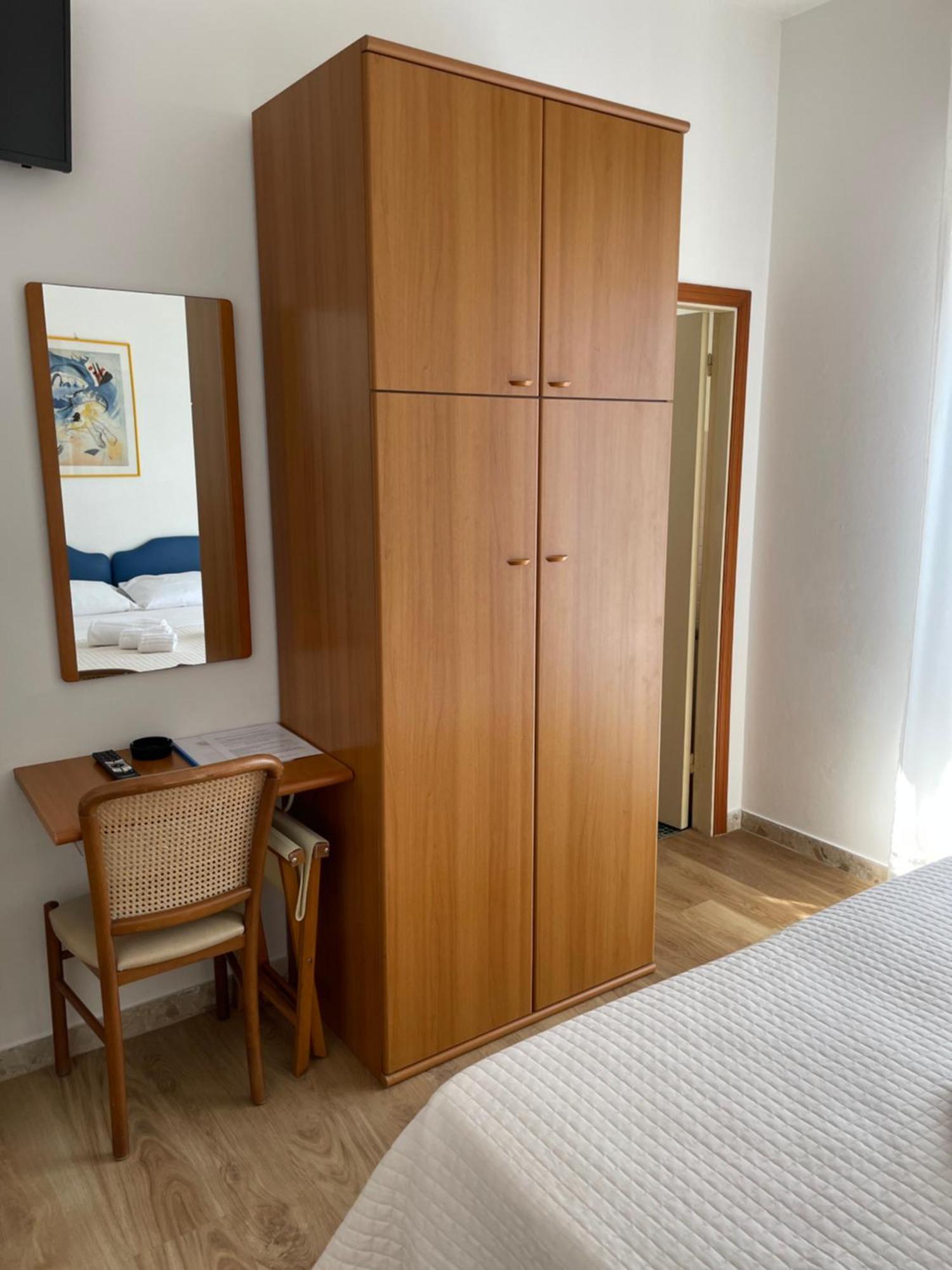 Hotel Barbiani Риччоне Экстерьер фото