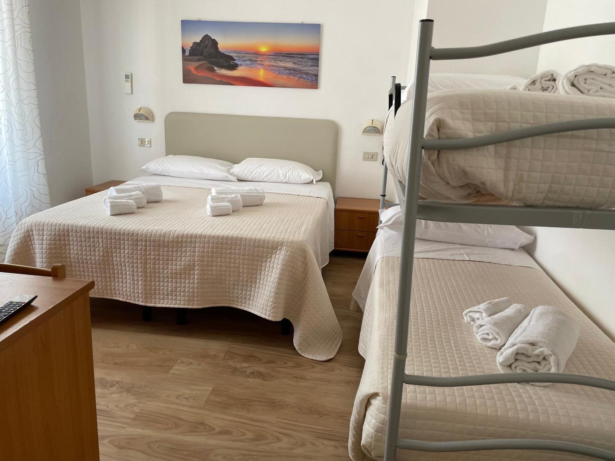 Hotel Barbiani Риччоне Экстерьер фото