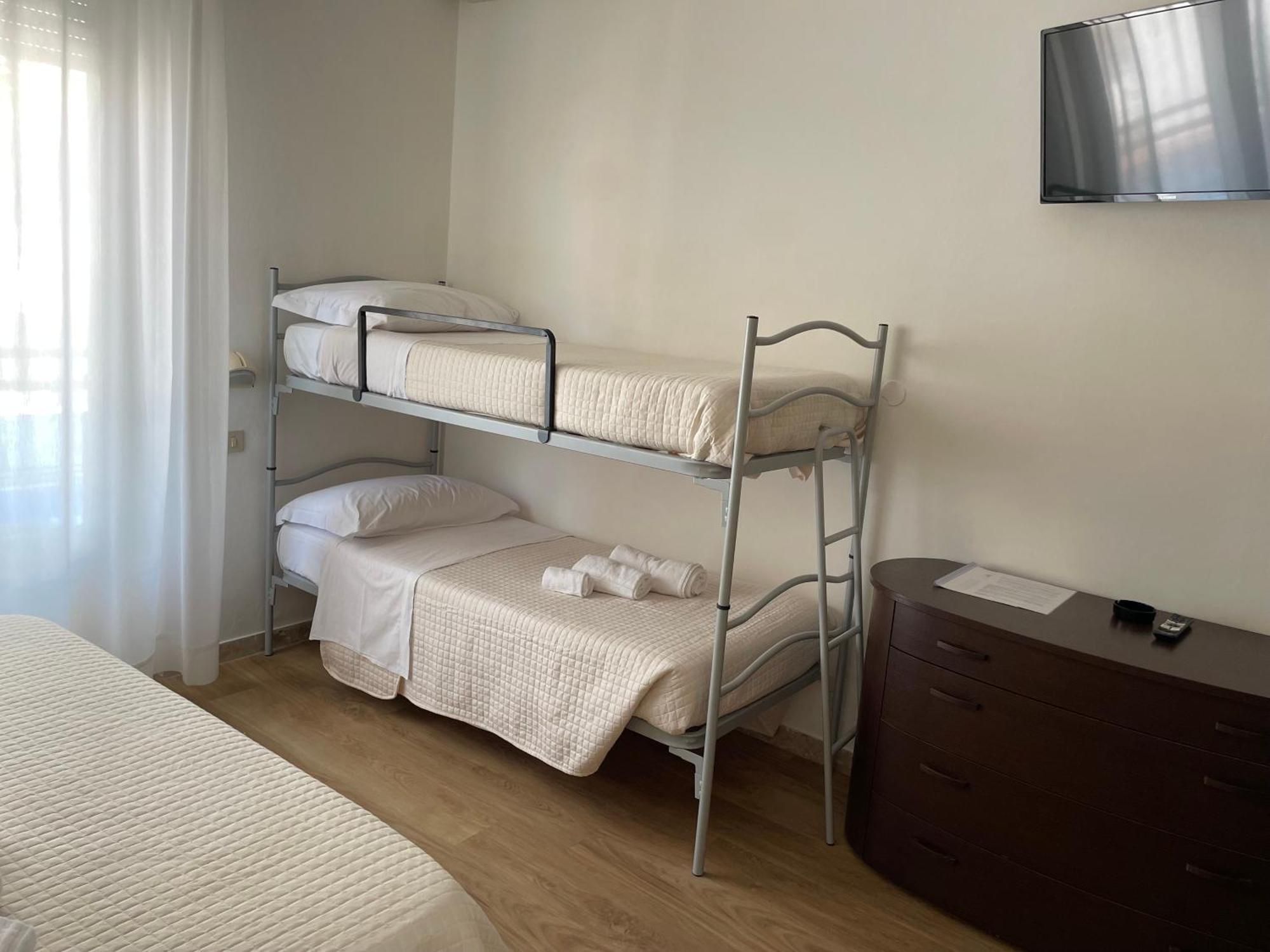 Hotel Barbiani Риччоне Экстерьер фото