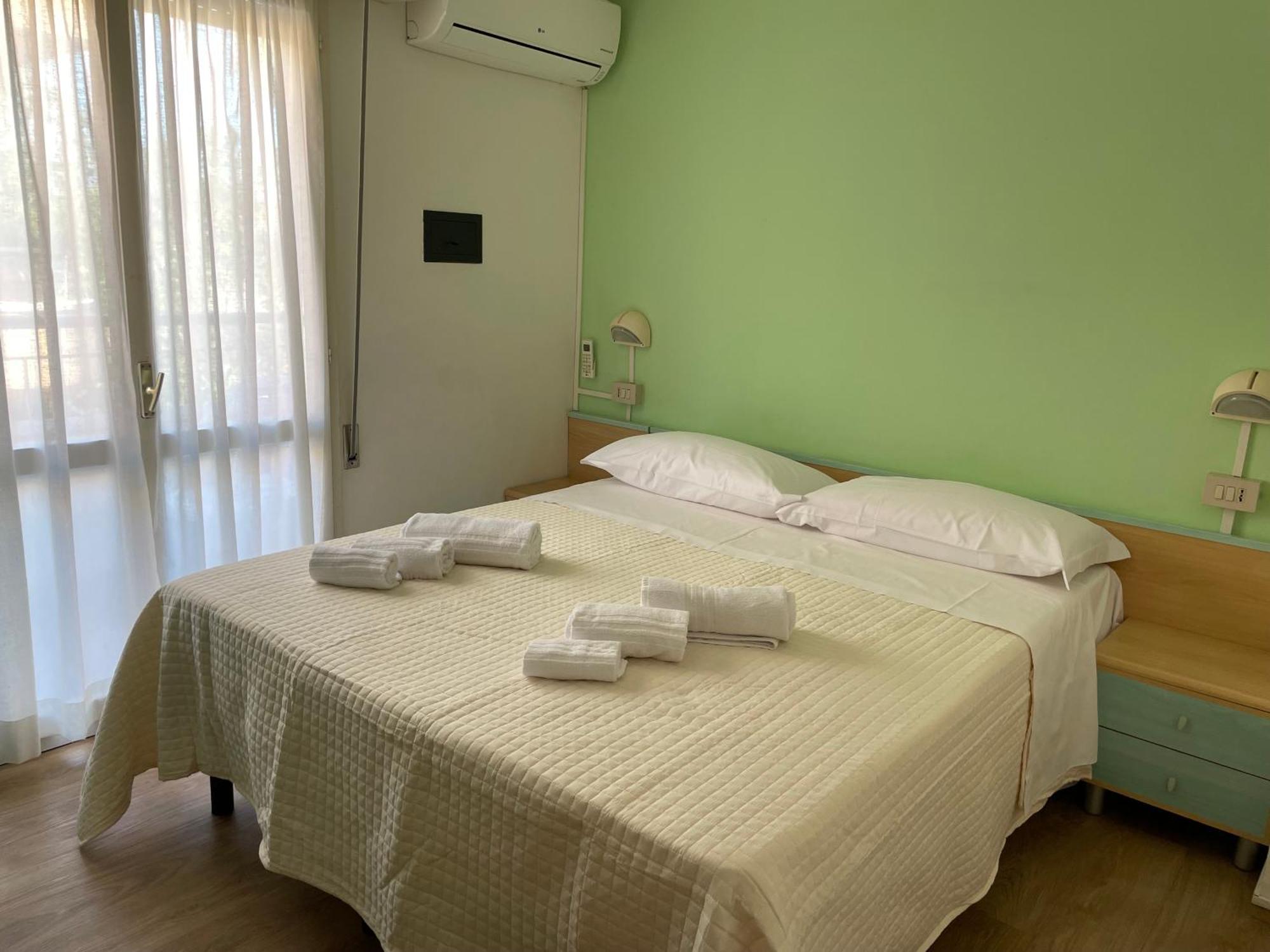 Hotel Barbiani Риччоне Экстерьер фото