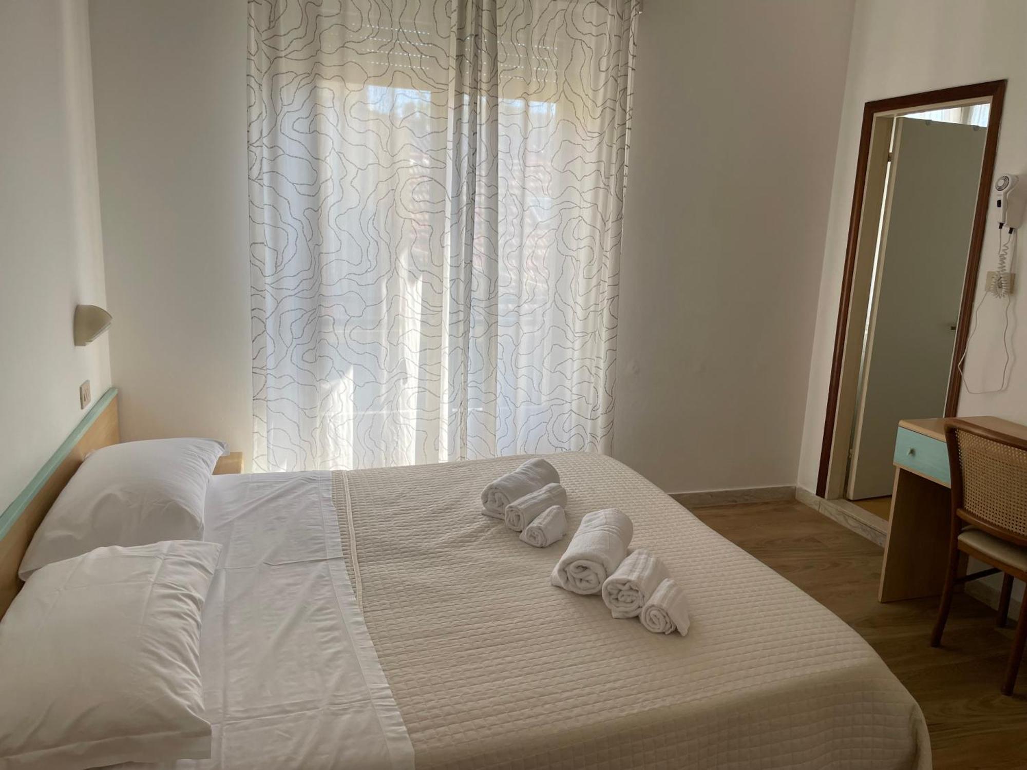 Hotel Barbiani Риччоне Экстерьер фото