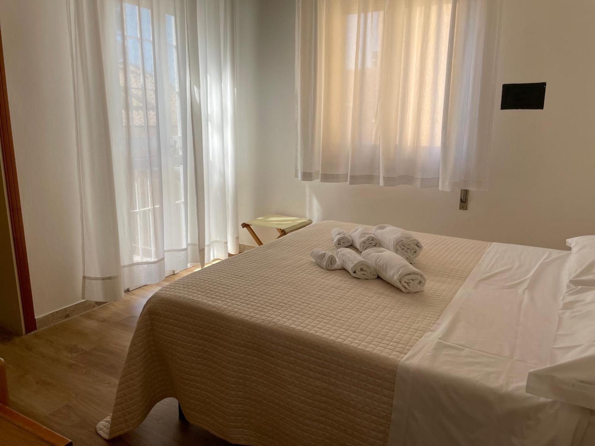 Hotel Barbiani Риччоне Экстерьер фото