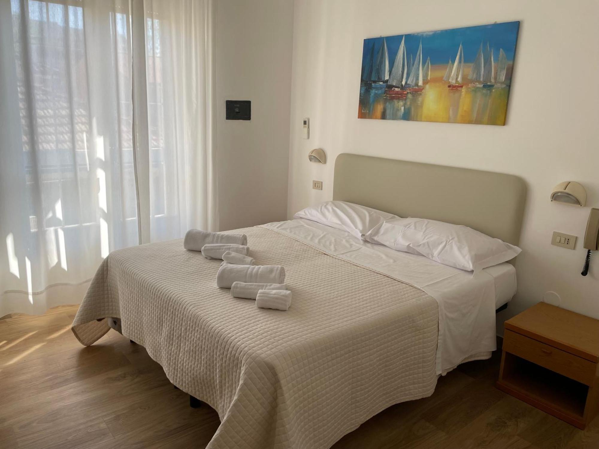 Hotel Barbiani Риччоне Экстерьер фото