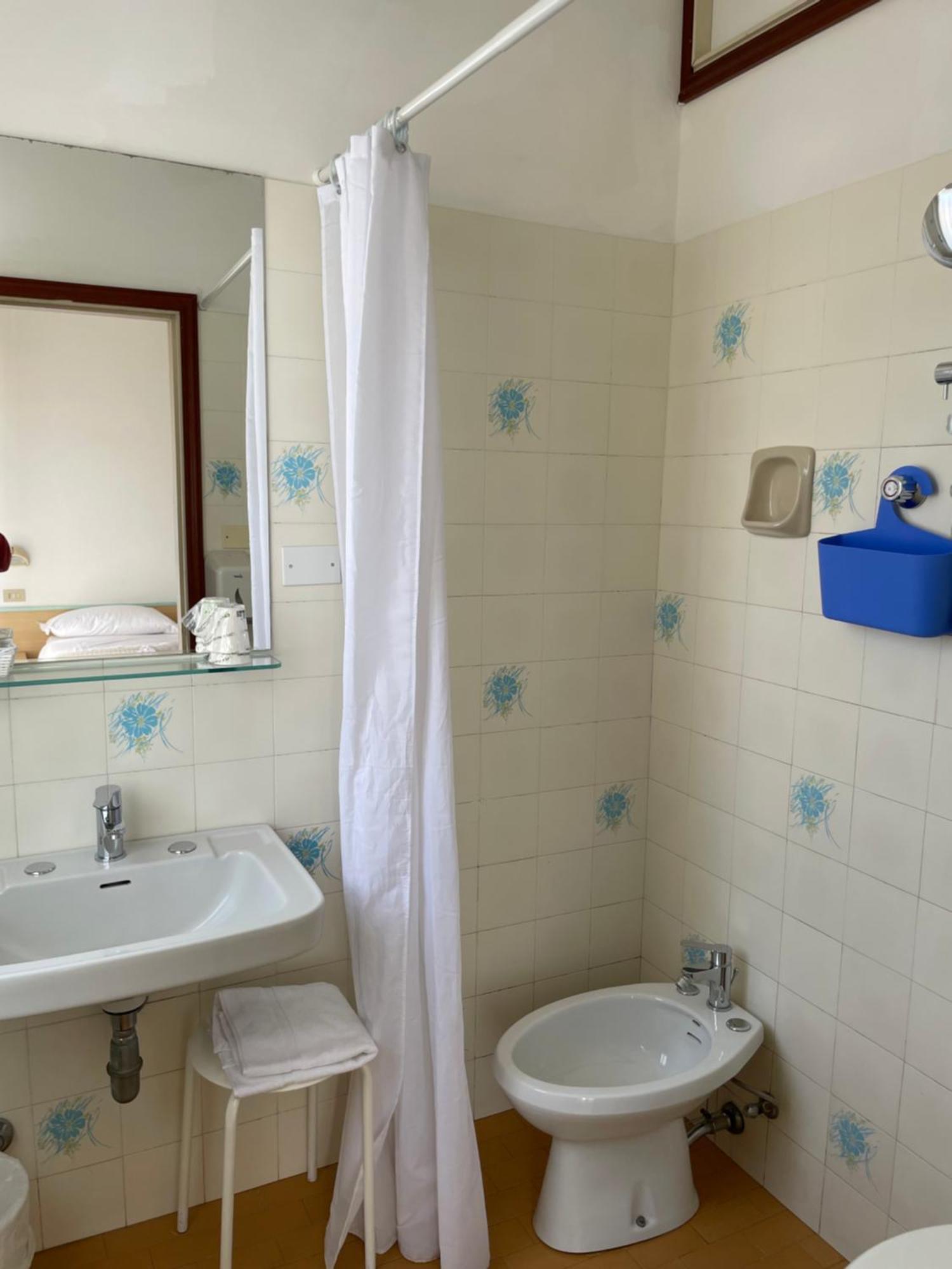 Hotel Barbiani Риччоне Экстерьер фото