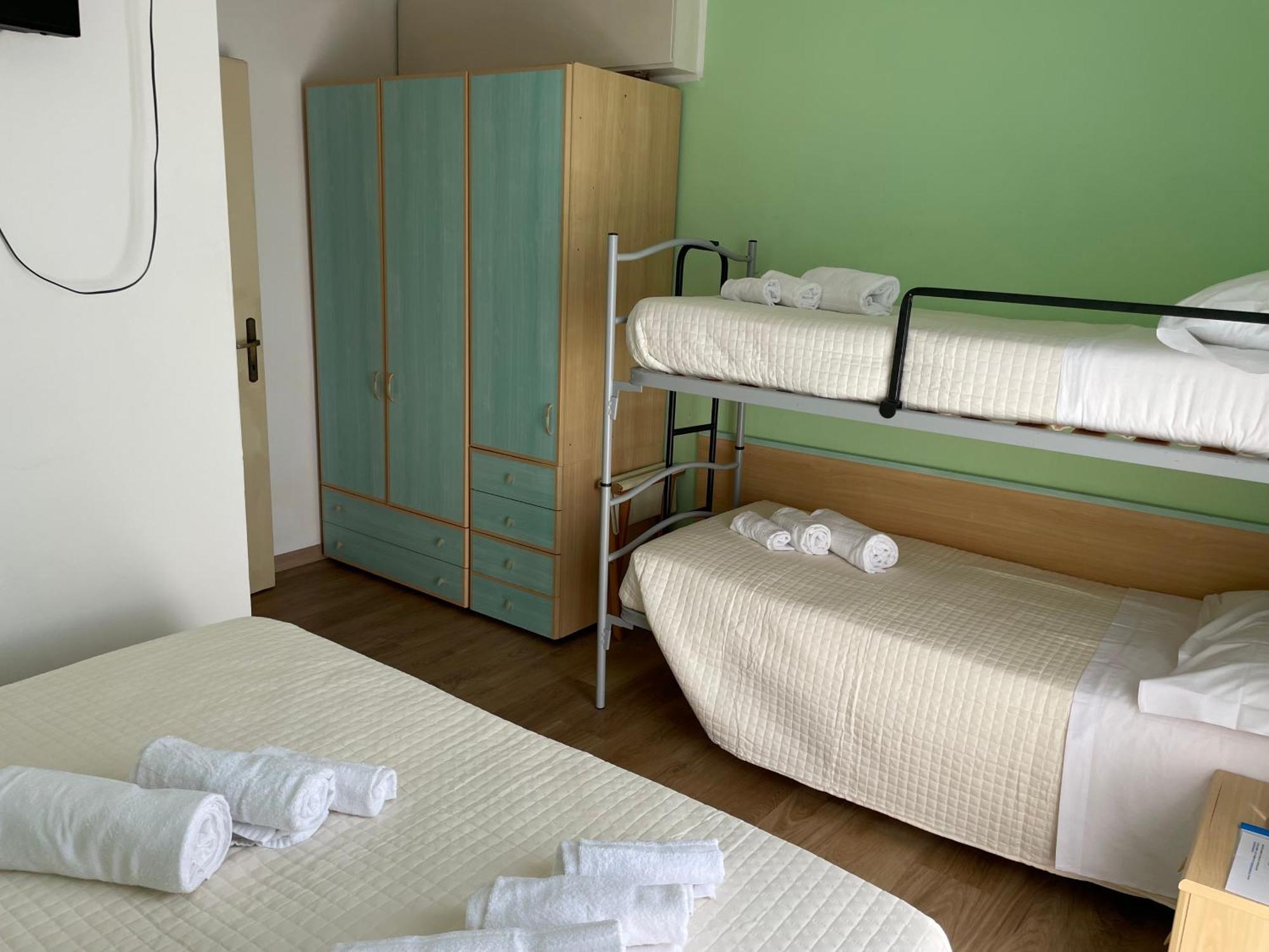 Hotel Barbiani Риччоне Экстерьер фото
