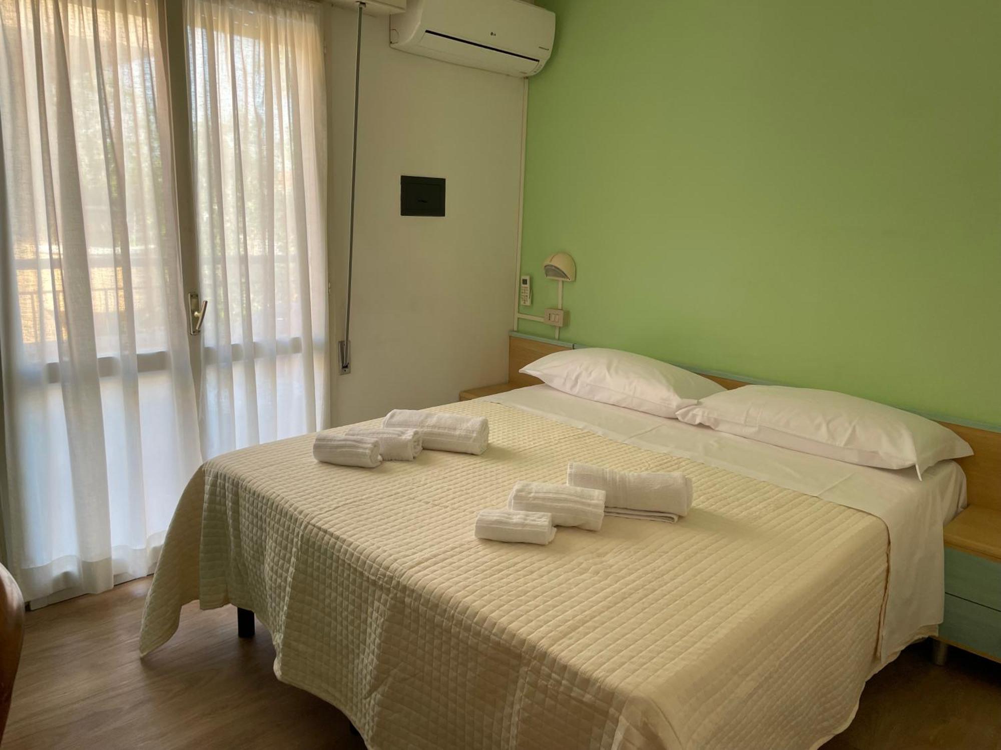 Hotel Barbiani Риччоне Экстерьер фото
