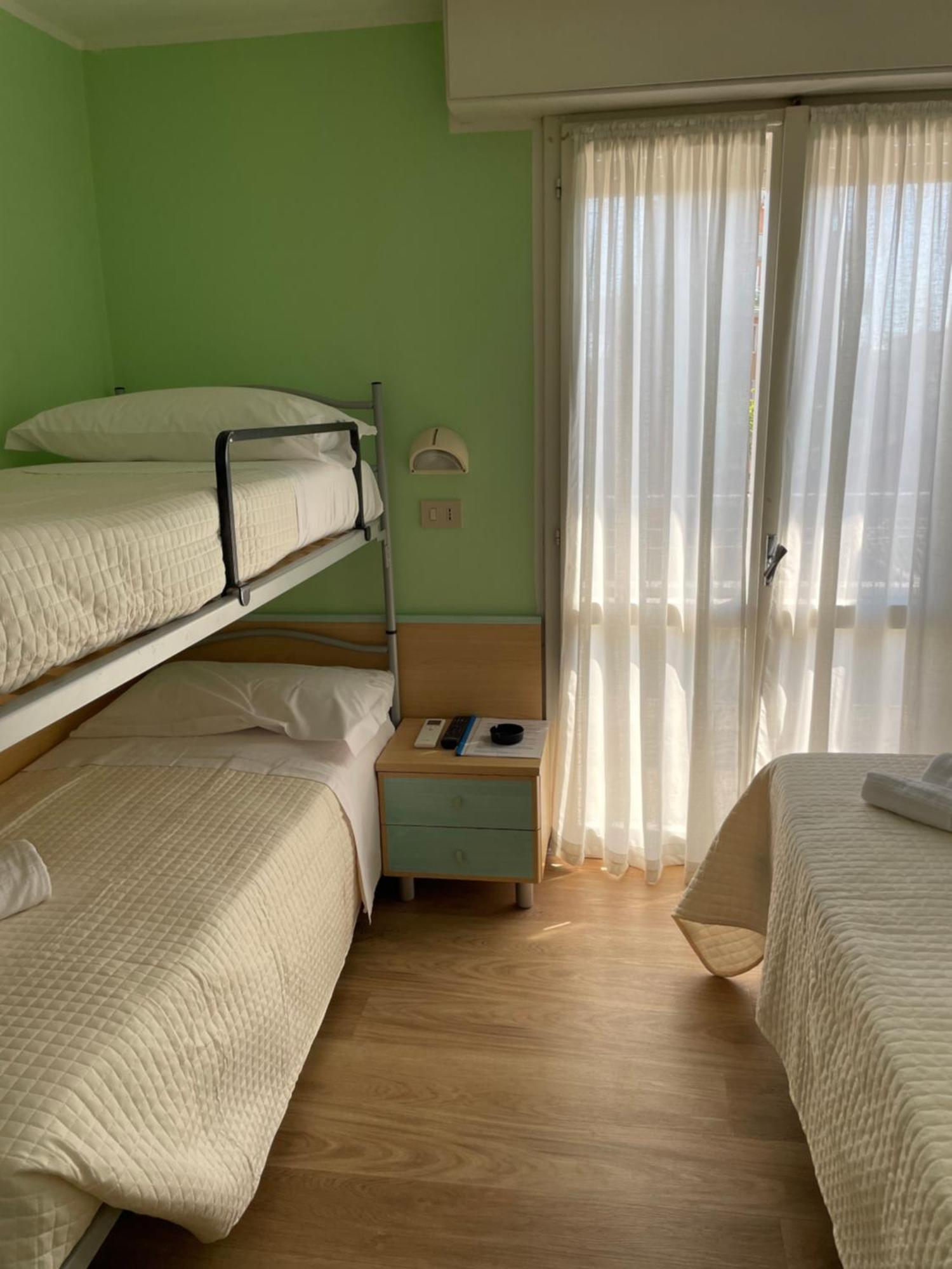 Hotel Barbiani Риччоне Экстерьер фото