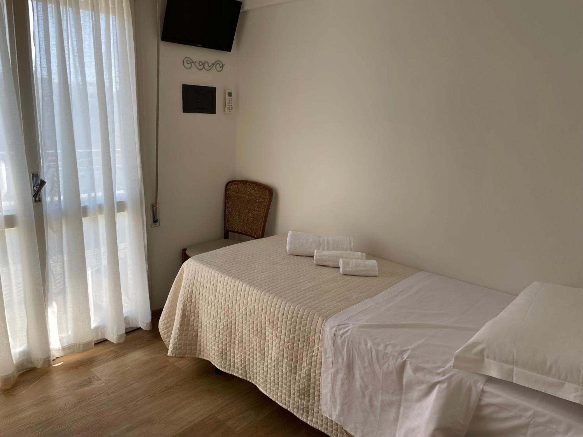 Hotel Barbiani Риччоне Экстерьер фото
