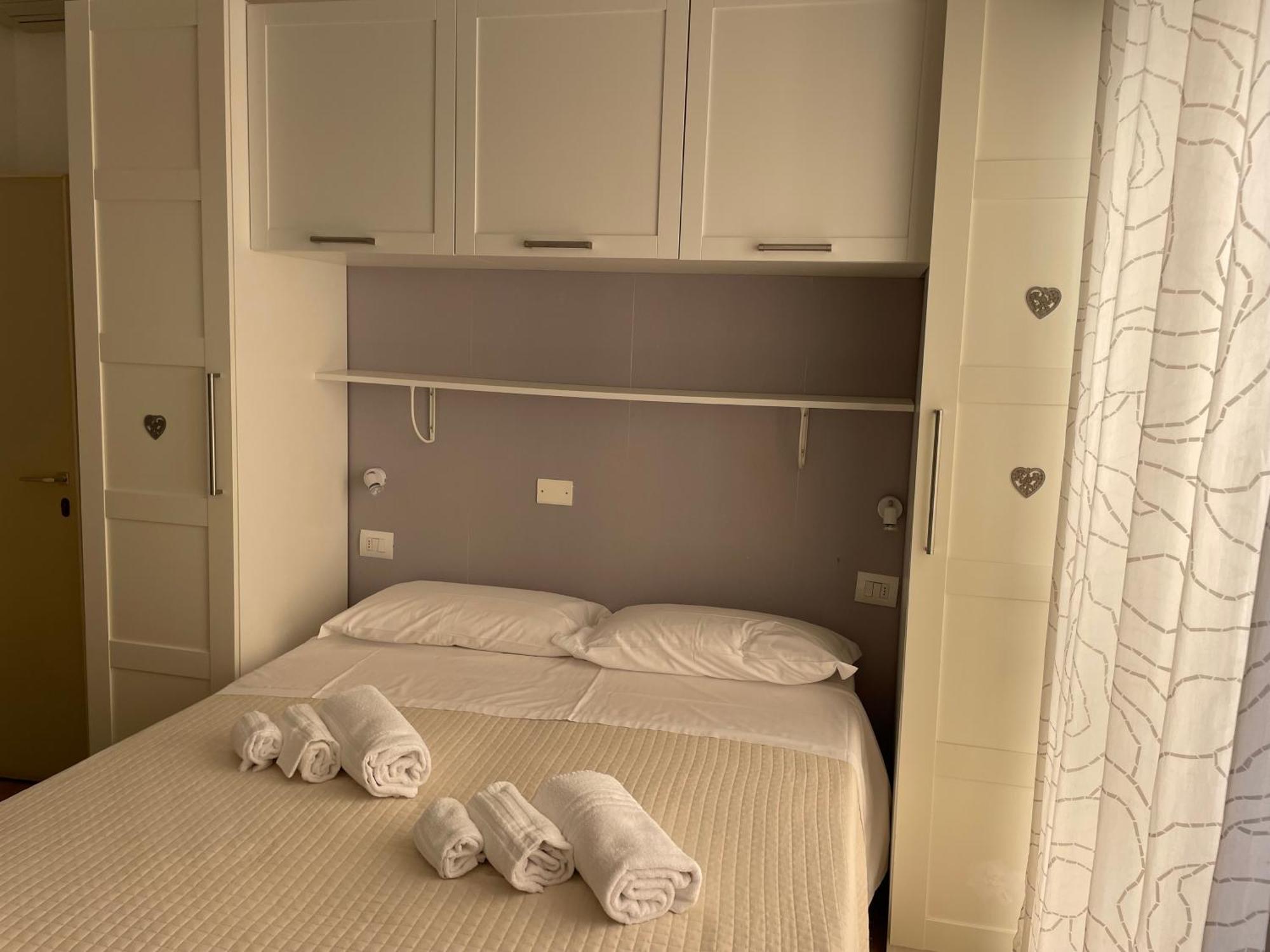 Hotel Barbiani Риччоне Экстерьер фото